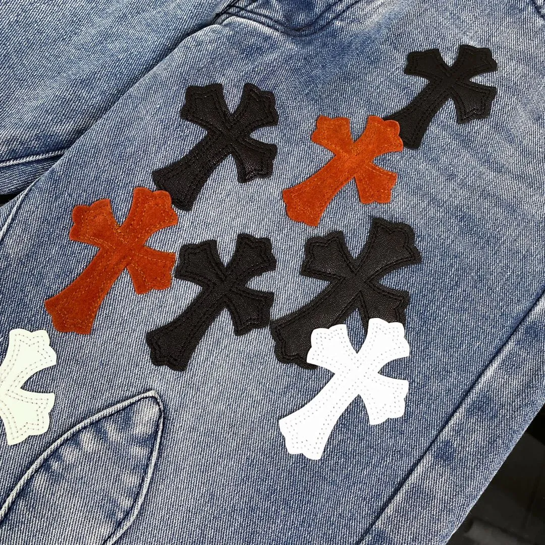 🅿️340 Chrome hearts new city-limited flame blue jeans Chrome hearts city-limited jeans Hardware customization Original development vintage levis American-made 501 black and gray base version Levi's American-made 501 base version Imported sheepskin 925 silver remake [Top heavy industry fashionable design] Consistently made in high street luxury style. Speaking of this style, the Zangyin family and GU family are definitely the leading representative brands. Especially the Zangyin family has really achieved a state-of-the-art effect in creating high street style. The unique washed material is used to create this style. The color system is quite eye-catching. It is decorated with patchwork cross flowers, which cleverly highlights the charm of the brand. Secondly, this style uses classic The high-waist cutting design highlights the long legs and fashionable temperament of the upper body. The brand is highly recognizable and the slim fit configuration is more suitable for daily wear. It is a product that interprets personality, fashion, and specifications at a glance. This single product is enough to make any fan excited. It can be a white T-shirt for youthful preppy style, or a tight suspender for lady style. It has strong matching ability and can be easily controlled by men.  [Material and craftsmanship] Needless to say, this point goes without saying. As an excellent craftsman brand, Zangyin has really perfect requirements for details and craftsmanship. The washed color of this model has gone through so many processes, not to mention the embellishment of the denim appliqués. It is also purely handmade and sewn. Just like what they believe in, only handmade things have soul and have the meaning of wear. A top-notch heavy-duty fashionable denim item, I look forward to your perfect interpretation! !  Color: Blue Size: S M L XL